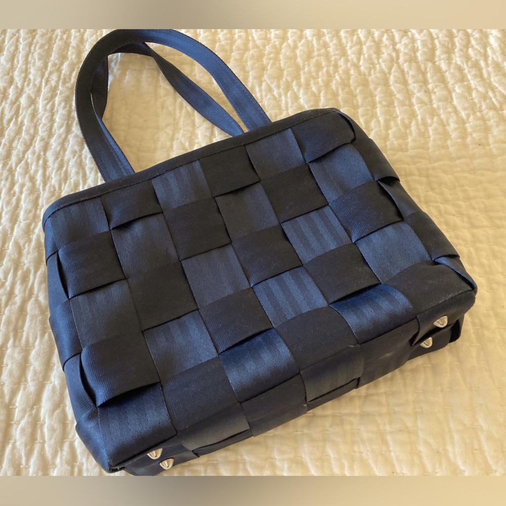 Harvey’s Seatbelt bag